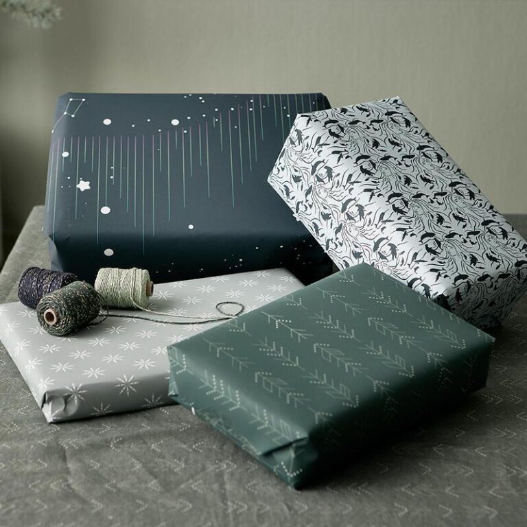 4 Sheets Recycled Gift Wrapping Paper: Arctic